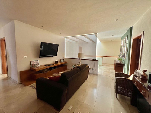 Casa En Venta En Valle Real 4 Recamaras