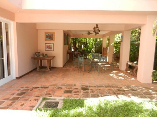 Imagen 13 de 14 de Casa En Venta En Lomas De Chuao, Caracas. Con Terraza Y Jardín. Código 21-1672 Mvg