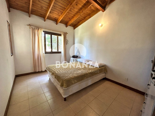 Casa En Venta A Tres Cuadras De La Playa. Piriápolis - Punta Negra. 1590 Metros Cuadrados De Terreno.