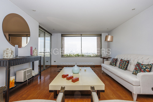 Departamento En Último Piso Con Lucarnas.