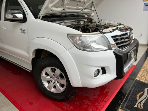 Imagem 14 de 15 de Toyota - Hilux 2.7 16v 4p Srv Flex 4x4 Cabine Dupla Autom