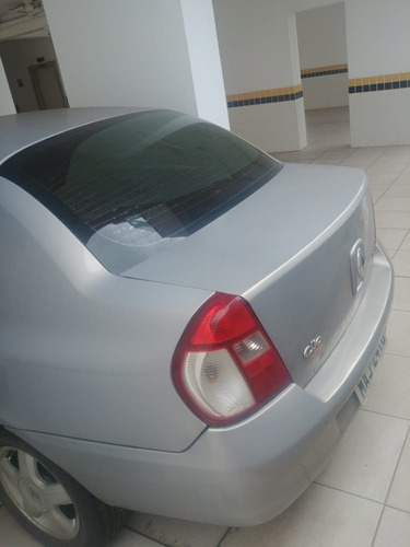 Renault Clio Sedan Privilege 1.0 16v . Hi Flex