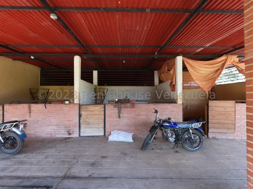 Carlos Colmenarez Vende Finca 28hec (todas Empastadas) Cercas Perimetrales 02 Cochineras; 01 Cochinera Para 150 Madres Y Capacidad De 800 Animales De Engorde 01 Cochinera Con Capacidad De 400 Animale