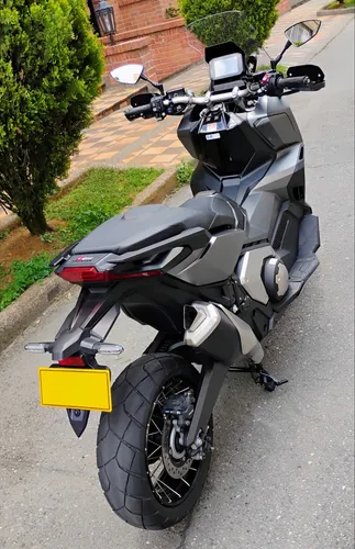Honda X-adv 750cc.