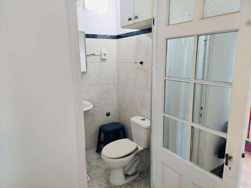Apartamento En Venta, 2 Dormitorios, En Centro.