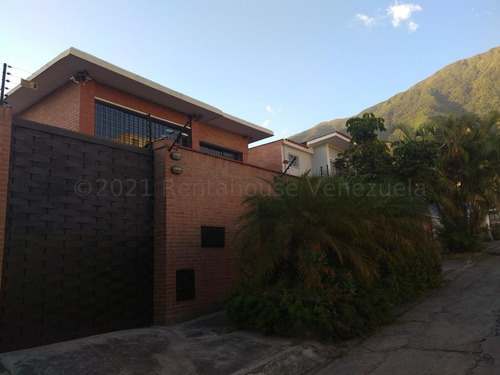 Bellísima Casa Remodelada En Venta Santa Eduvigis, Caracas 23-22319