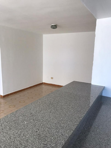 Imagen 4 de 14 de Eglée Suárez Vende Apartamento En Las Quintas (ina-080)