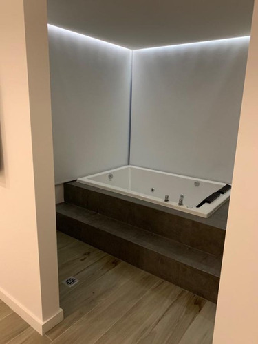 Imagen 14 de 27 de Moderna Casa En Venta En Barrio San Lucas-san Vicente