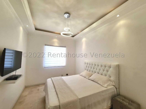 Carla Gonzalez Apartamento En Venta En La Urbanizacion El Rosal Mls #23-1576 Sc