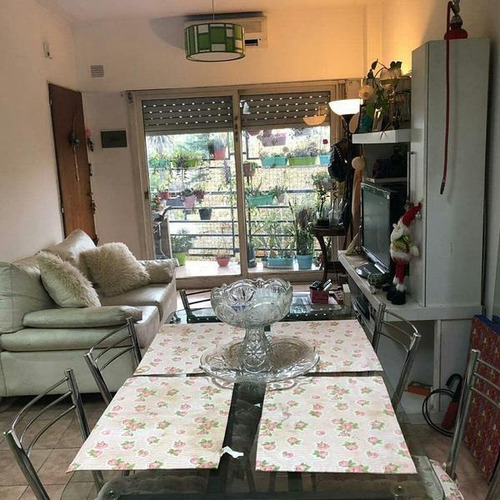 Semipiso De 2 Ambientes Al Frente En Venta/ Remedios De Escalada