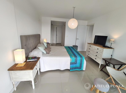 Piso Alto En Brava- Ref: 1188