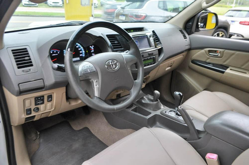 Toyota Hilux SW4 SRV 3.0 4X4 AT (7L)