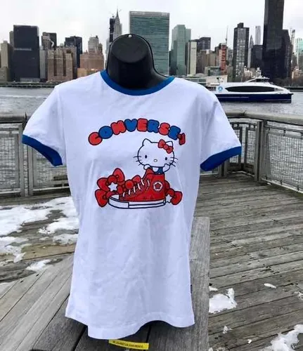 Converse hello kitty blusa deals