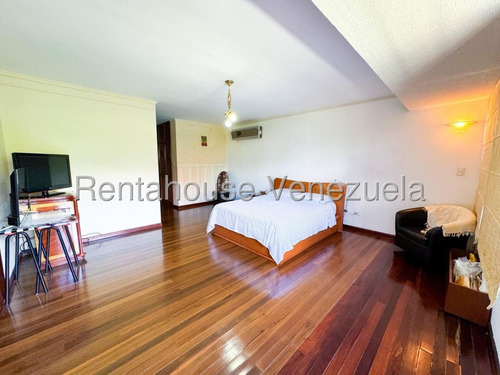 Bello Departamento Duplex Embuido En Un Excepcional Diseño En Marmol - Colinas De Valle Arriba - Ana Teixeira - Mls #25-8896