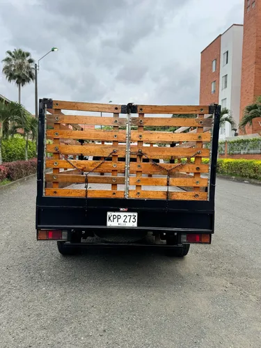 Nissan Frontier Estacas Modelo 2022