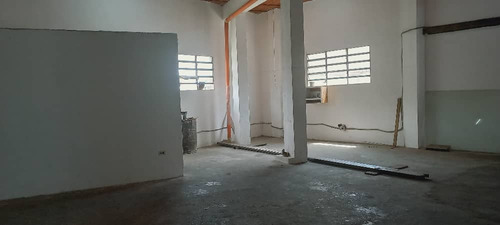 Local En Alquiler El Junquito Km 8 Suroeste,411m², Urb. Cerrada, Np