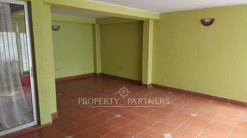 Casa Amoblada De 6 Dormitorios En Villa Los Algarr...