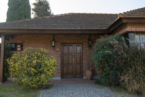 Venta Casa Banco Provincia Country Club. Piscina Quincho Excelente Lote Esquina