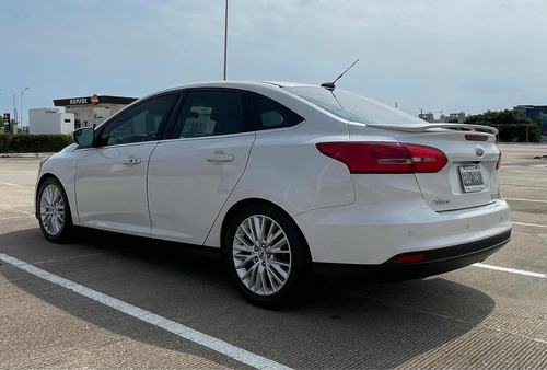 Ford Focus 2.0 Titanium At