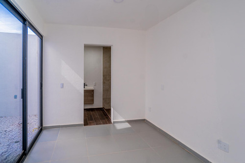 Casa Sola En Fraccionamiento Con Casa Club Con Alberca