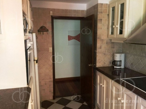 Punta Del Este, Casa De 3 Dormitorios Y Dependencias En Mansa Con Piscina Climatizada.- Ref: 43189