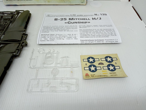 Imagem 8 de 8 de Kit Plastimodelismo Italeri Avião Gun Ship Mitchell B25 1:72