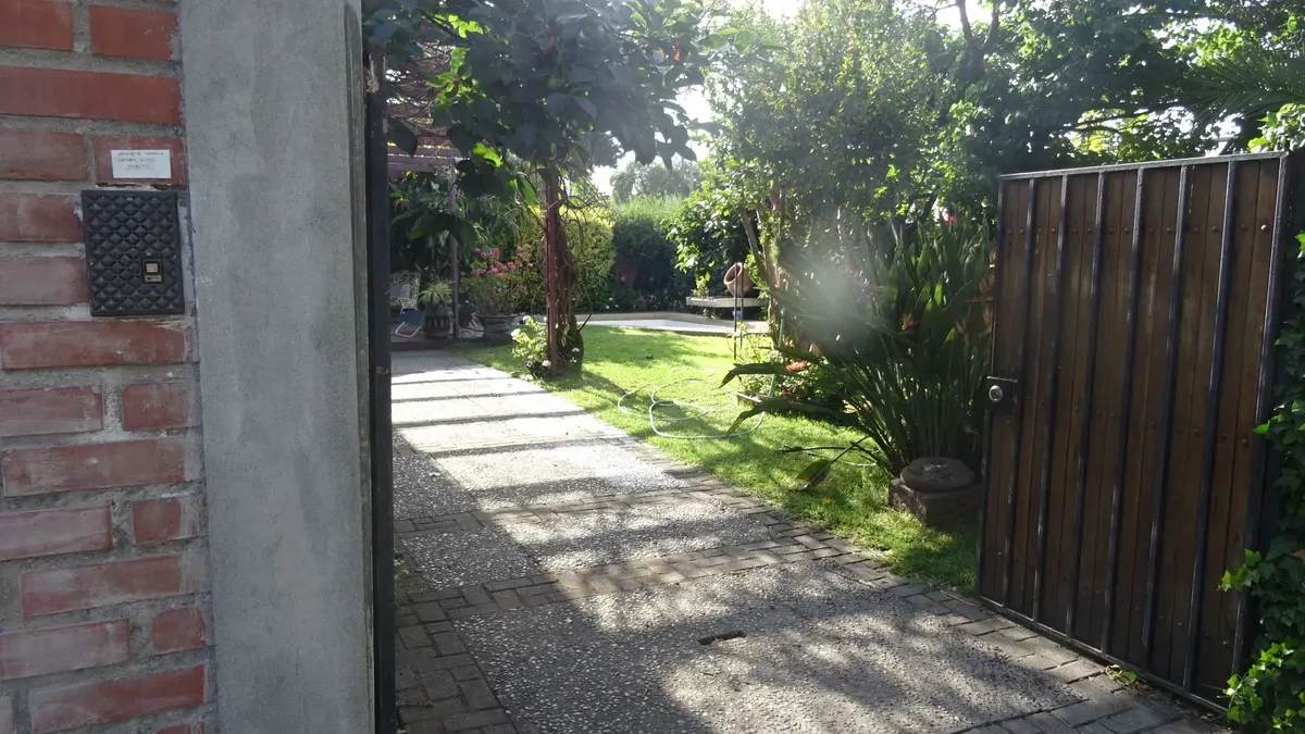 Imagen 5 de 9 de Casa Esquina Excelente Exposición Y Amplio Jardín