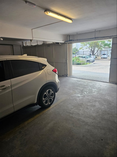 Venta De Apartamento En Pocitos Cuatro Dormitorios