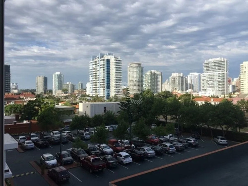 Imagen 7 de 10 de Apartamento En Venta, Mansa, Frente Al Mar, Punta Del Este
