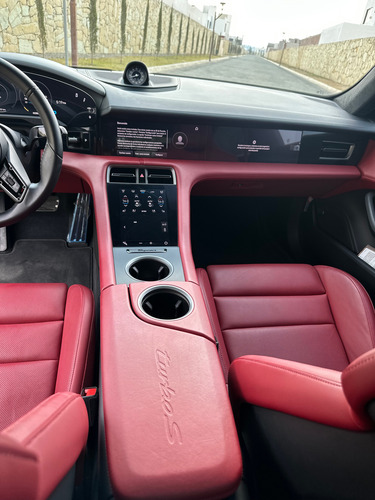 Taycan Turbo S 2021 Color Crayón