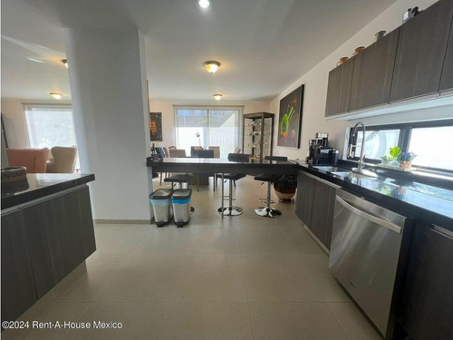 Zibatá Queretaro, Se Vende Casa Con 4 Recamaras Cada Uno Con Baño, Una En Planta Baja, Tiene Cuarto De Servicio Qh243673