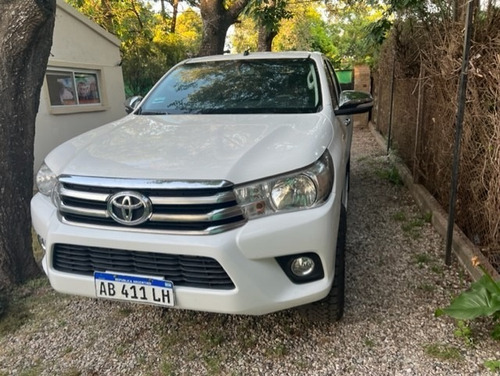 Imagen 2 de 6 de Toyota Hilux 2017 2.4 Cd Dx 150cv 4x4
