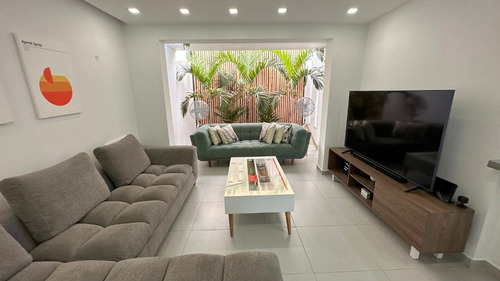 Casa Remodelada En Serramonte