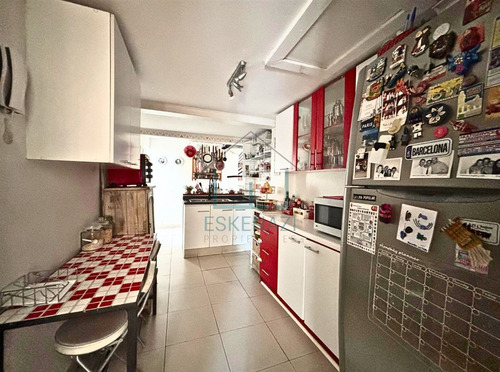 Acogedora Y Luminosa Casa En Vitacura. Vale La Pena Verla!!