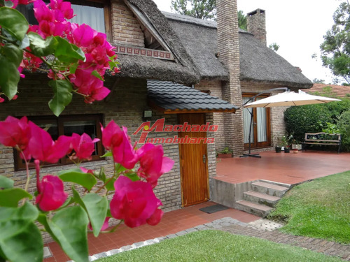 Alquiler Y Venta De Casa De 3 Dormitorios En Punta Del Este