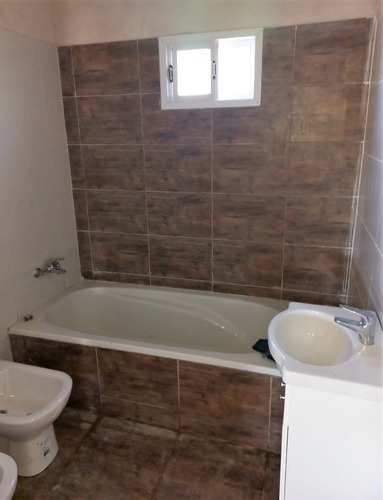 Cómoda Casa Estilo Campo, De Tres Dormitorios Y Dos Baños (modelo Yalu) - A Construir En Ladrillos Y Hormigón - No Son Prefabricadas