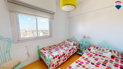 Venta 4 Amb Piso Alto Con Cochera En Colegiales