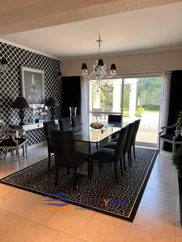 Casa En Venta En Barrio Santa Ana Moreno