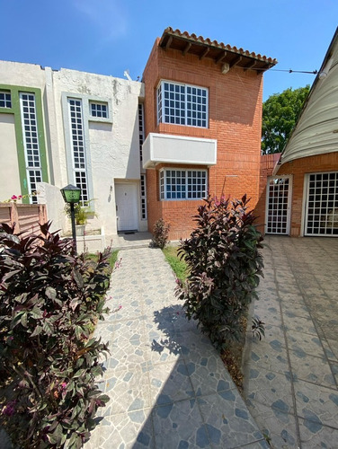*en Venta Acogedor Townhouse Ubicado En El Conjunto Araguama Country*