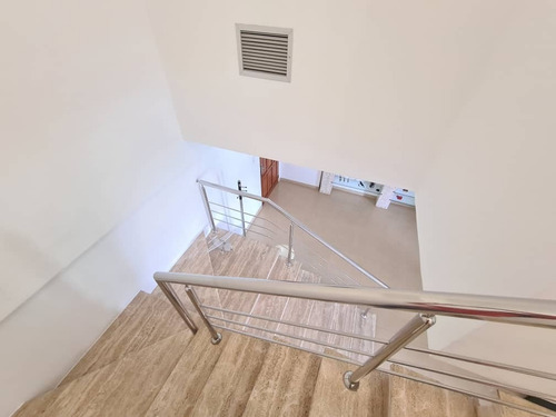 Imagen 7 de 9 de Apartamento Duplex Amoblado Y Equipado, Res Holiday Palace Ii, Urb. Las Chimeneas. Carlos Tona, 04129305244 Cod: Lema-640