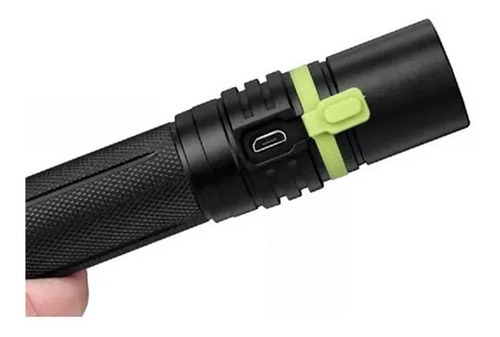 Lanterna LED Fenix Uc30 1000 lúmens recarregável Usb 204 Mts