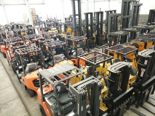 Imagen 8 de 12 de Montacargas Hombre Parado Doble Reach Caterpillar