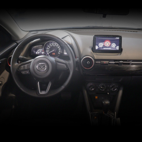 Imagen 13 de 17 de Mazda 2 Carbon Edition Azul