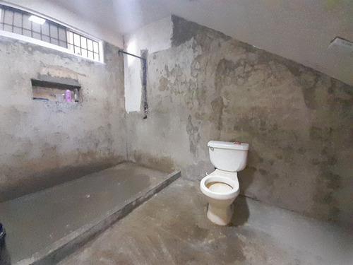 En Venta Amplia Casa Vacacional Ideal Para Posada En Chichiriviche.
