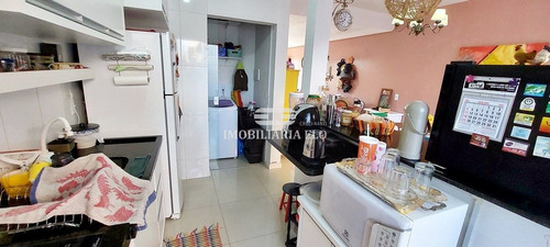 Imagem 13 de 30 de Belo Sobrado Em Terreno Individual De 03 Dormitórios Em Garopaba! - 4589