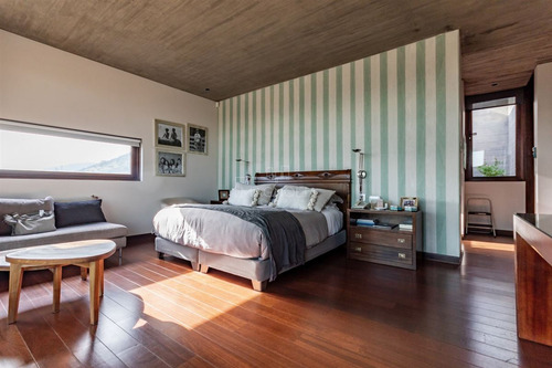 Casa En Venta De 6 Dorm. En Lo Barnechea