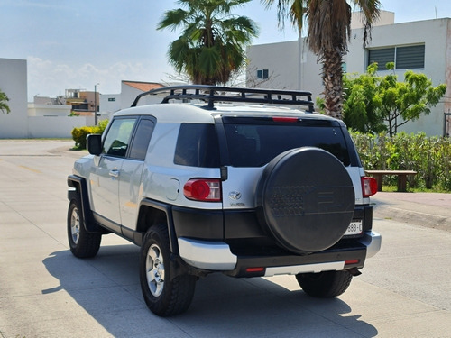 Imagen 7 de 11 de Toyota Fj Cruiser 2008 3p Premium Aa Ee Ra Abs 4x4 At