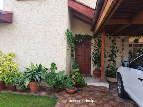 Casa Sólida Con Piscina En Condomio