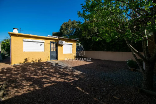 Casa En Alquiler Temporal En Playa Grande, Dos Dormitorios, Un Baño. Predio Cercado.