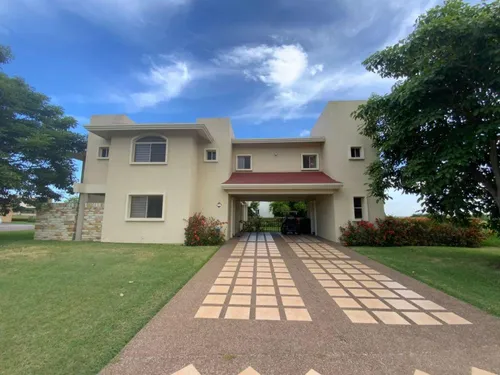 Casa Sola En Venta En Fraccionamiento Residencial Lagunas De Miralta, Altamira, Tamaulipas